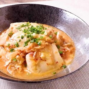 豆腐とキムチのコクうまチーズ卵とじ　レシピ・作り方